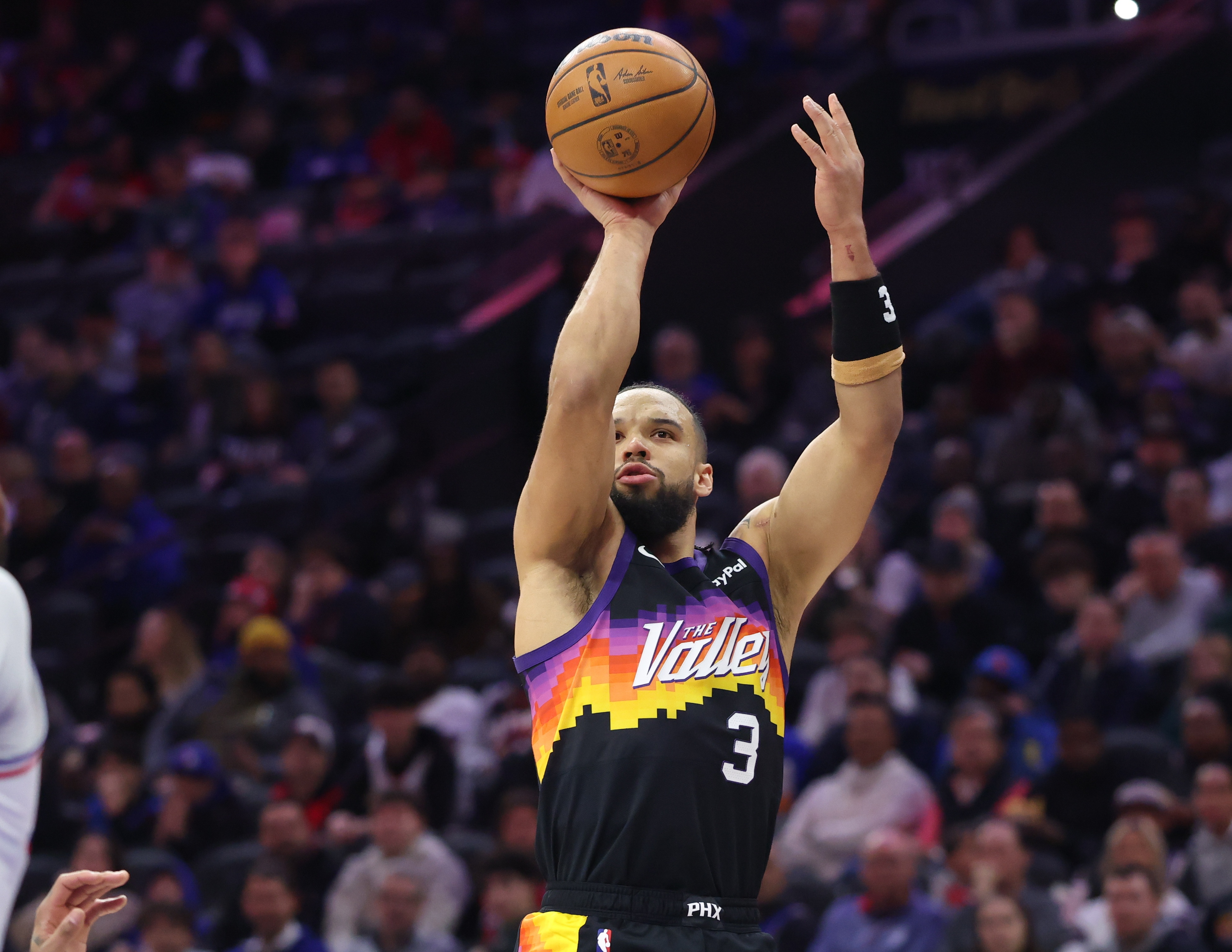 世俱杯-投射状态不理想!狄龙半场8投2中 拿到4分3篮板1抢断